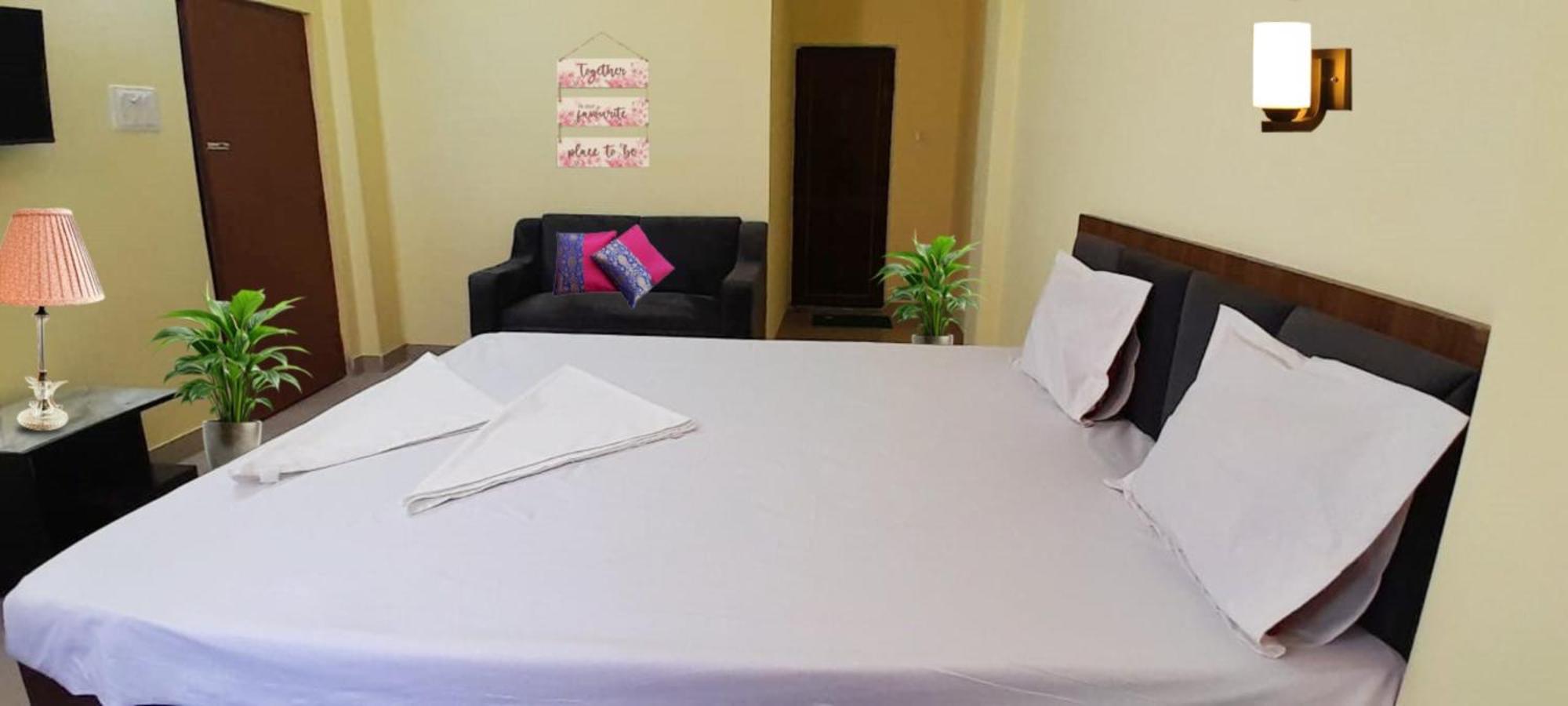Priyanshu Ruby Kolkata Hotel Bagian luar foto
